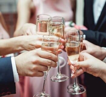 Tips for Throwing a Wedding Anniversary Party