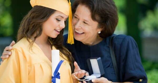 5 Ideas for Finding a Keepsake Gift for Your Graduate