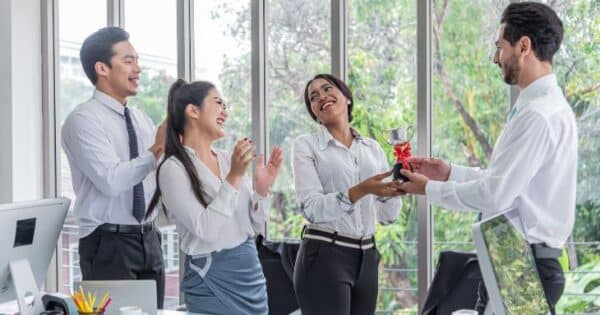 Common Mistakes To Avoid When Giving Your Boss a Gift