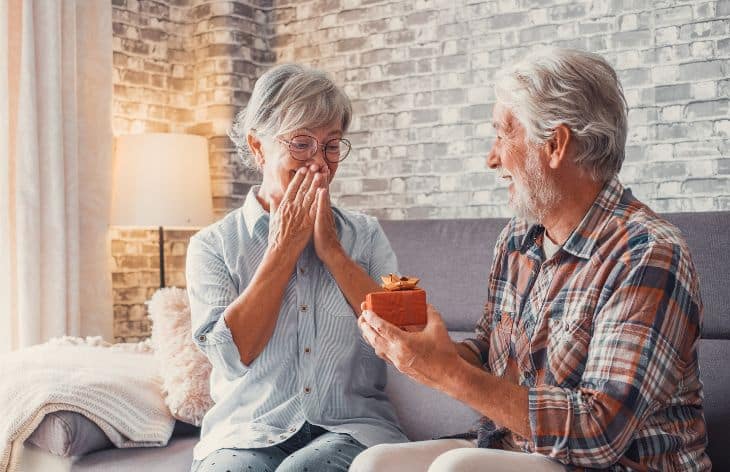 What To Know When Choosing a Retirement Gift for a Colleague