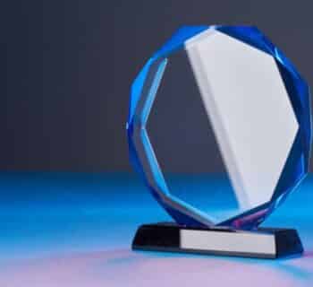 Crystal vs. Acrylic Plaques: What Are the Main Differences?