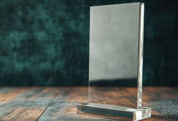 The Growing Popularity of Minimalist Crystal Gift Designs